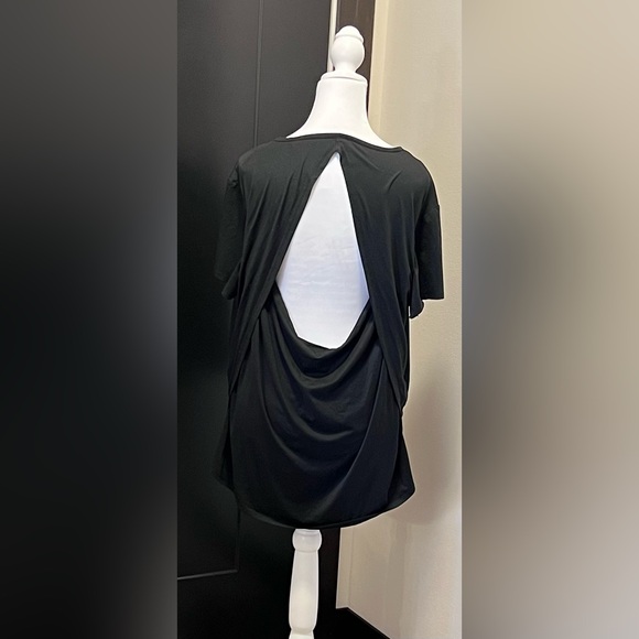 Champion Women’s Black XXL Open Back Workout Shirt - Picture 2 of 4